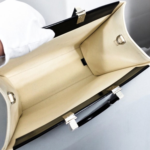 ✨️Authentic Fendi Medium Sunshine shopper Tote patent with canvas - Picture 9 of 15